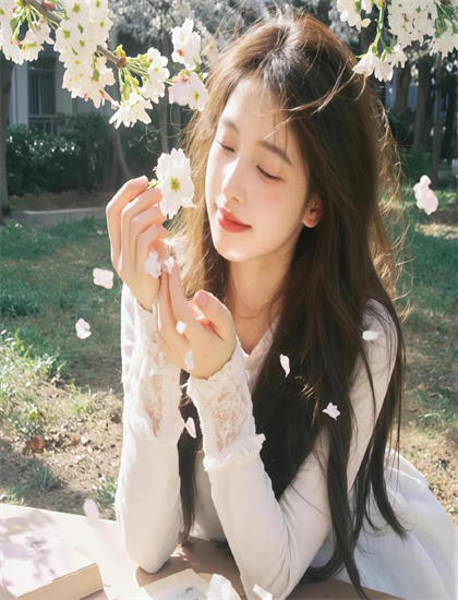 幕后探秘《神啊来救救我吧》：剧情的情节发展与悬念设置 揭示艺术创作的艰辛与快乐